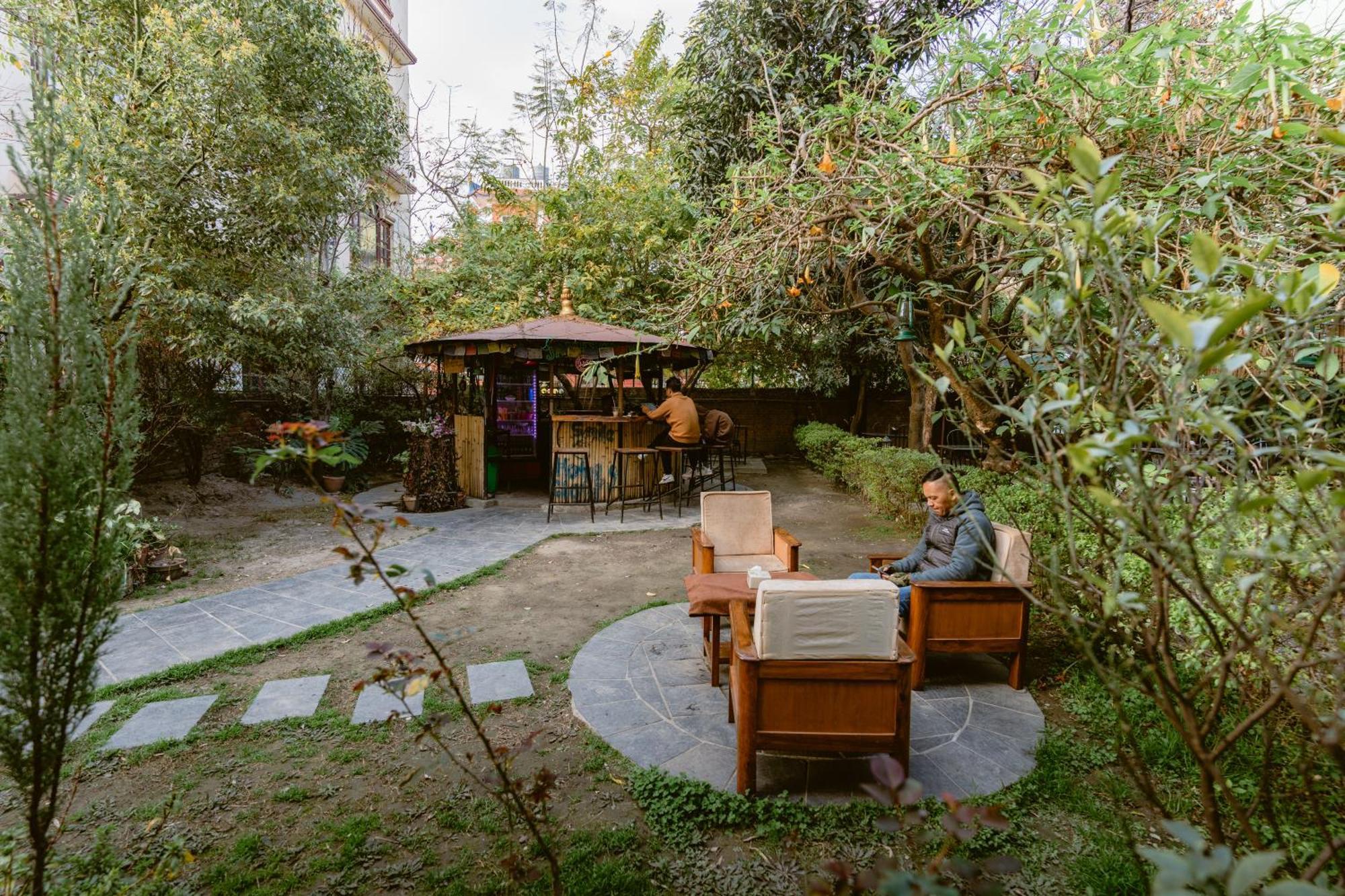 Cloud 9 Garden Hotell Kathmandu Exteriör bild